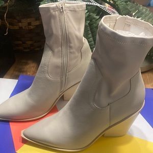 Steve Madden Thorn Women’s Western-style Ankle Boots Leather, Cream, Size 9 NWOB